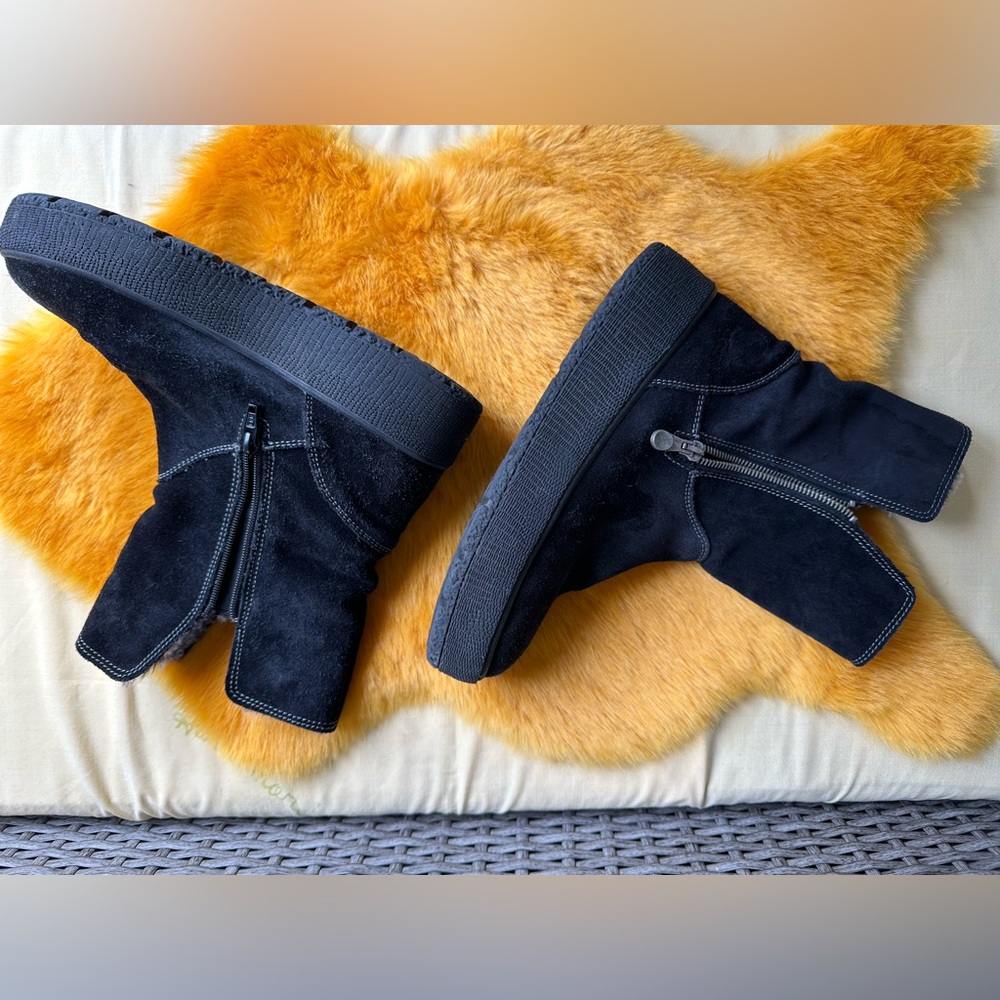 Bos. And Co. Black suede waterproof boots with faux fur lining